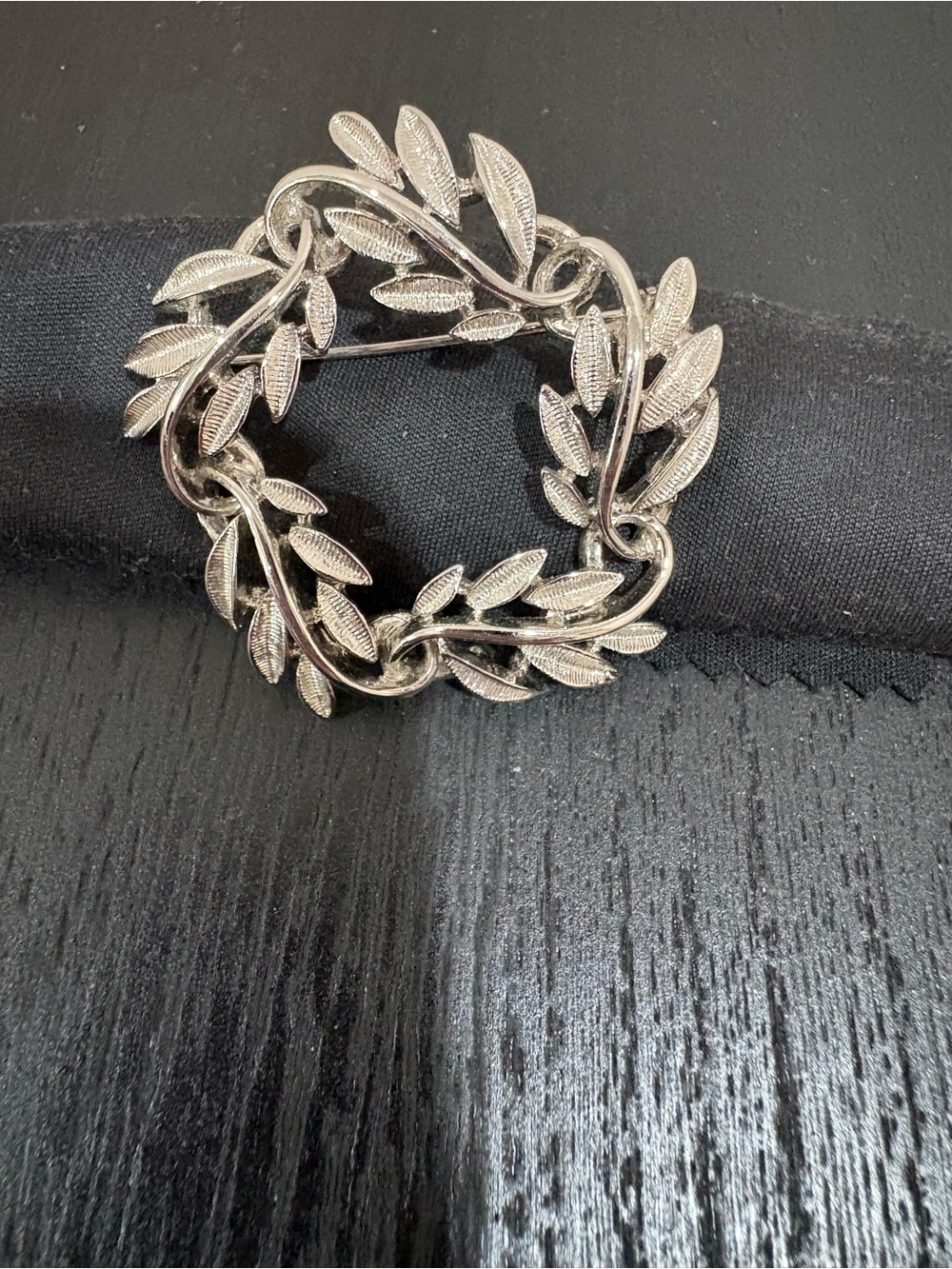 Silver Leaf Wreath Brooch - Vintage Style